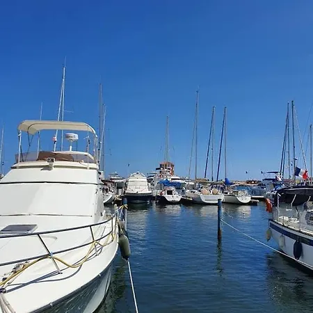 4 Personnes 200 M De La - 4avan18 *
